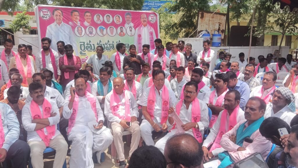 ఎండుతున్న పంటలు