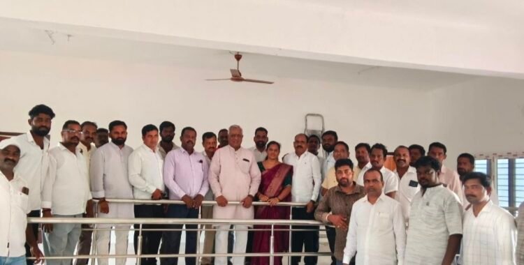 Bar Association representatives visited the new court building.