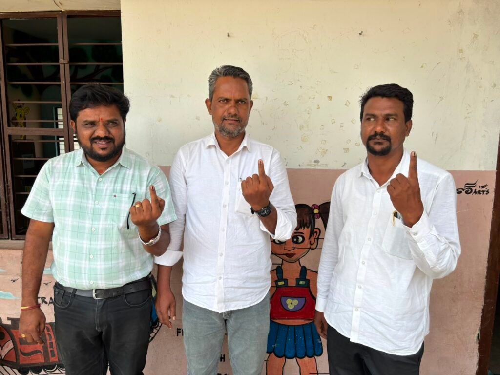 రిపుల్స్ పాఠశాలలో మాక్ పోలింగ్