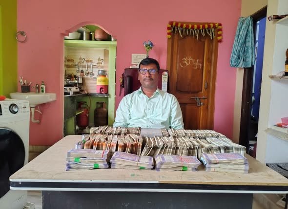 Municipal Assistant Engineer caught by ACB