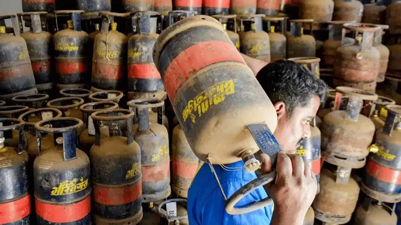 Massive reduction in commercial gas cylinder prices