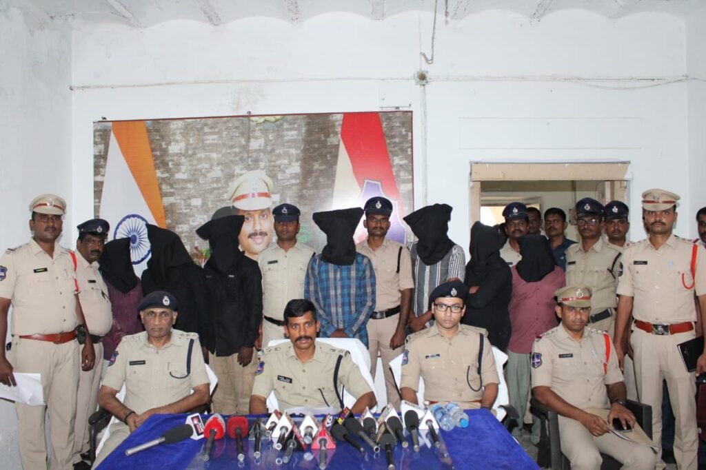 కాపర్ కాయిల్స్ ల దొంగల పట్టివేత