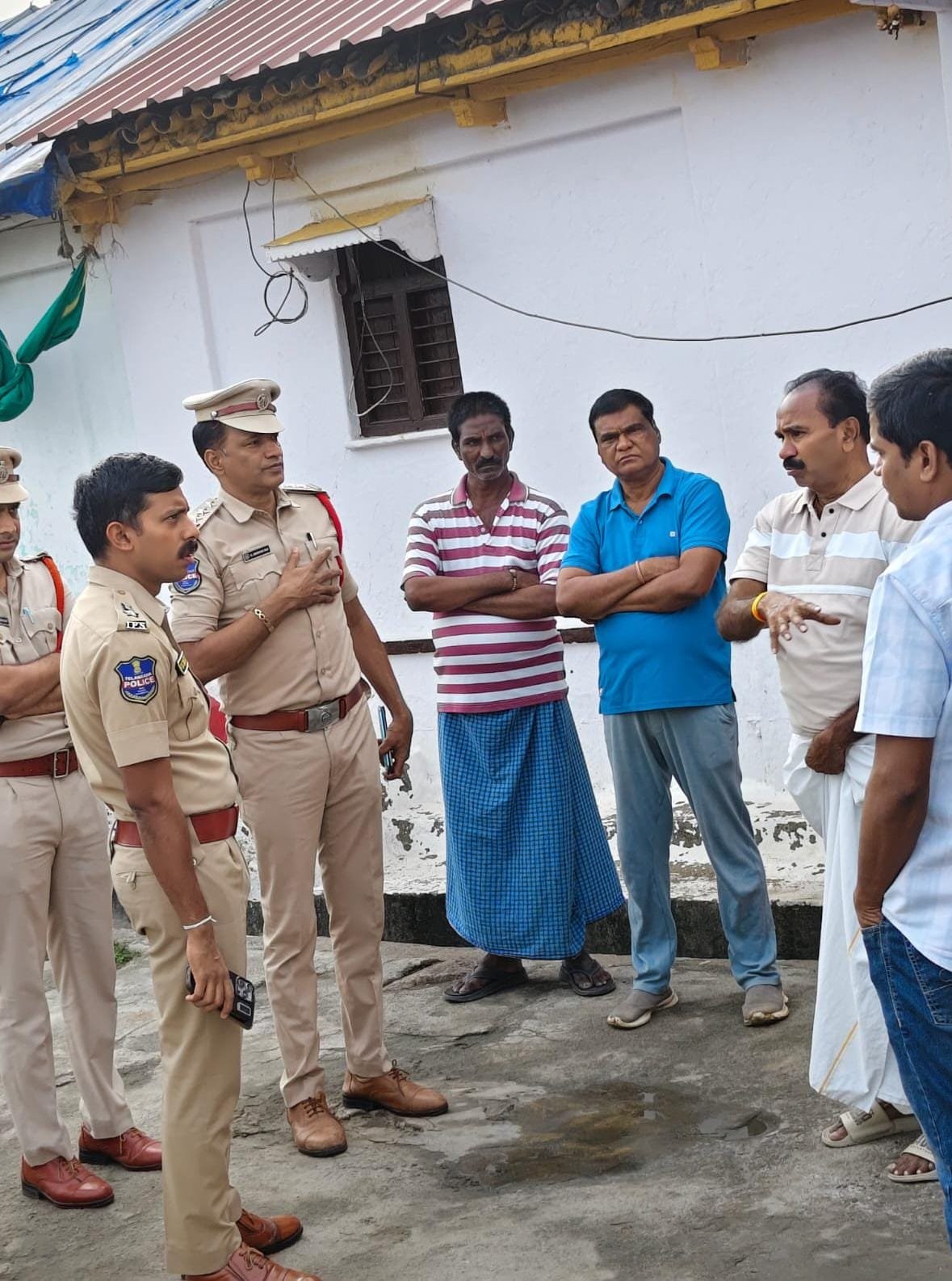 As dawn breaks over the city... gold chain snatchers run amok