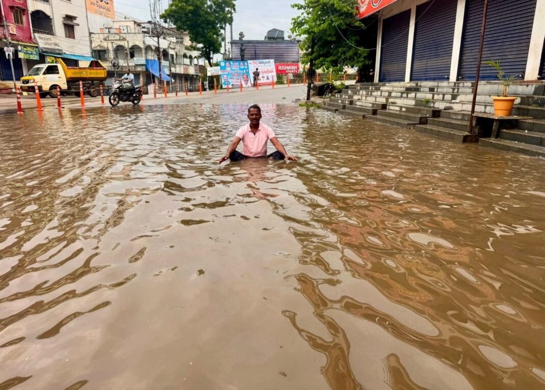 Issues concerning the main road must be resolved immediately.