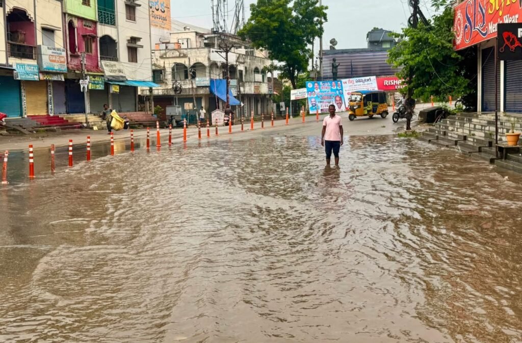 Issues concerning the main road must be resolved immediately.