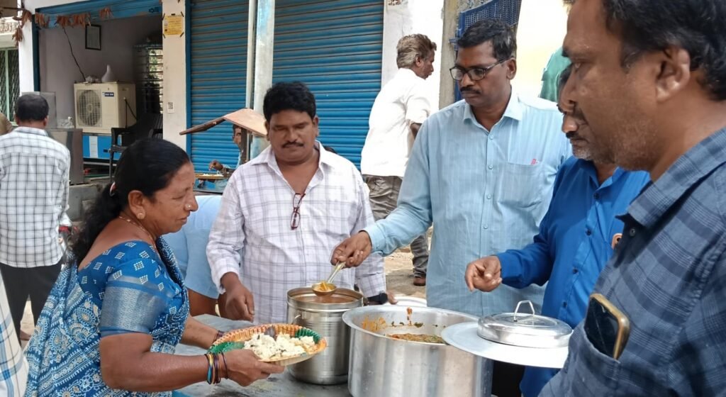 మహేష్ బాబు జన్మదినం సందర్భంగా అన్నదానం