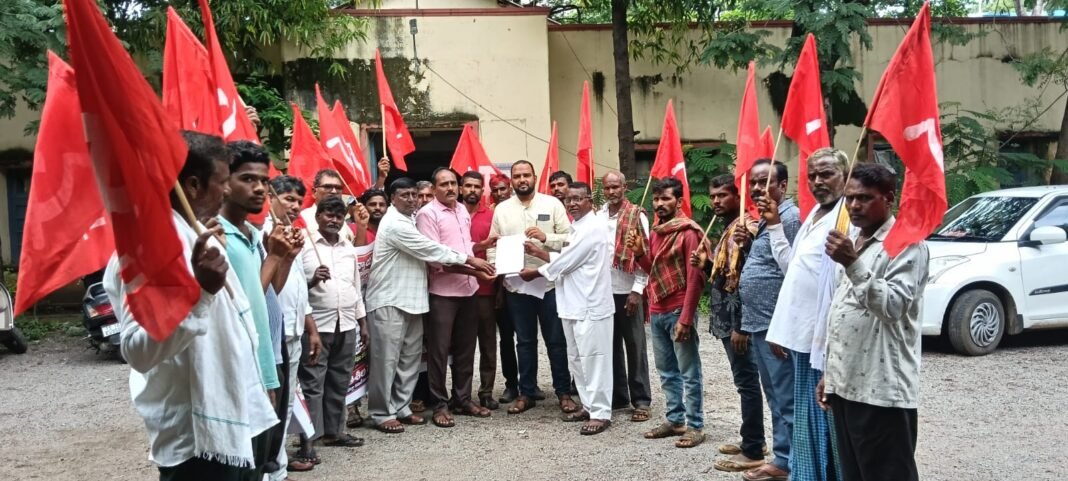 A comprehensive law and a welfare board must be established for manual laborers.