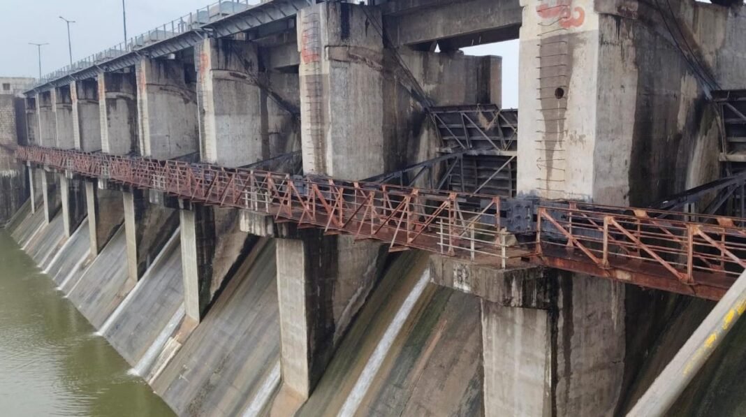 Continued inflow of floodwater into the Kaulas Nala Project.