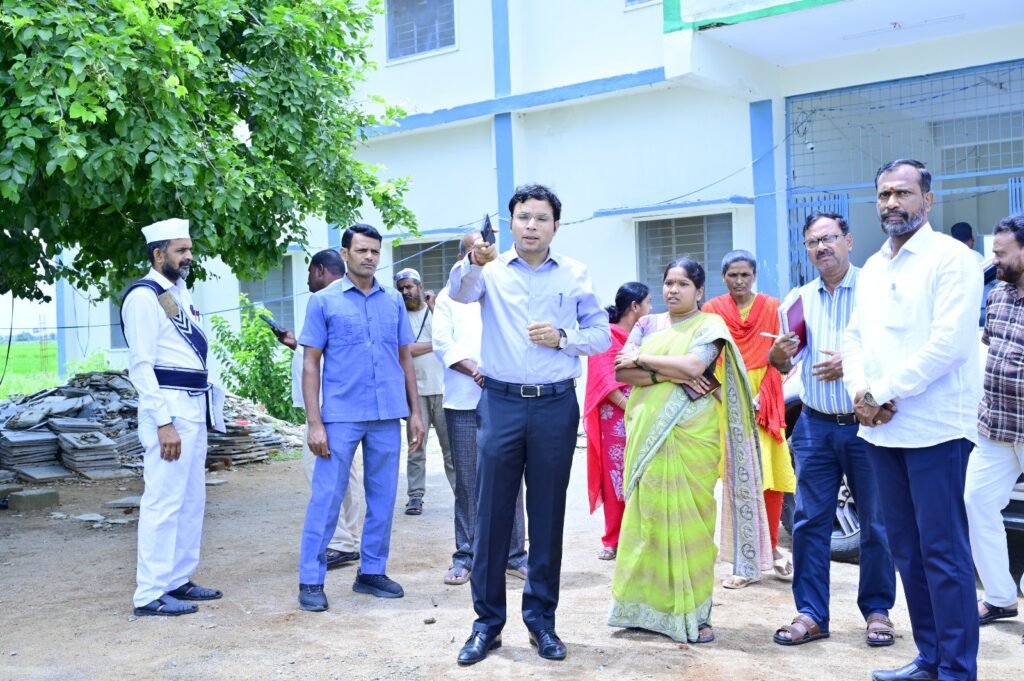 కేజీబీవీ, రెసిడెన్షియల్ స్కూళ్లను సందర్శించిన కలెక్టర్