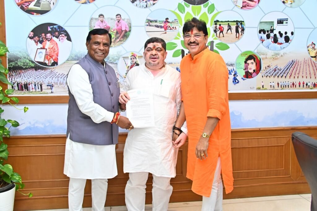 బస్ స్టాండ్ ను ఆధునీకరించాలి