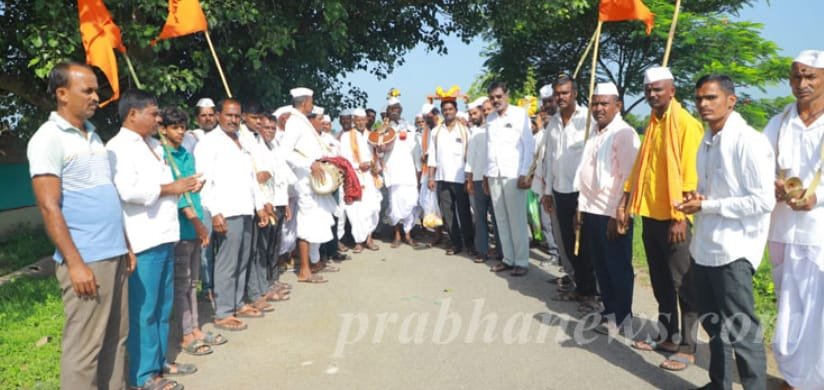 Longan village resounded with the chanting of Lord Vithala's name.