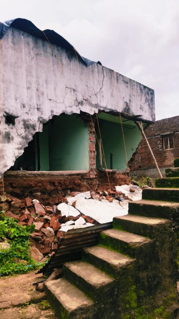 BRS leaders support poor family whose house collapsed