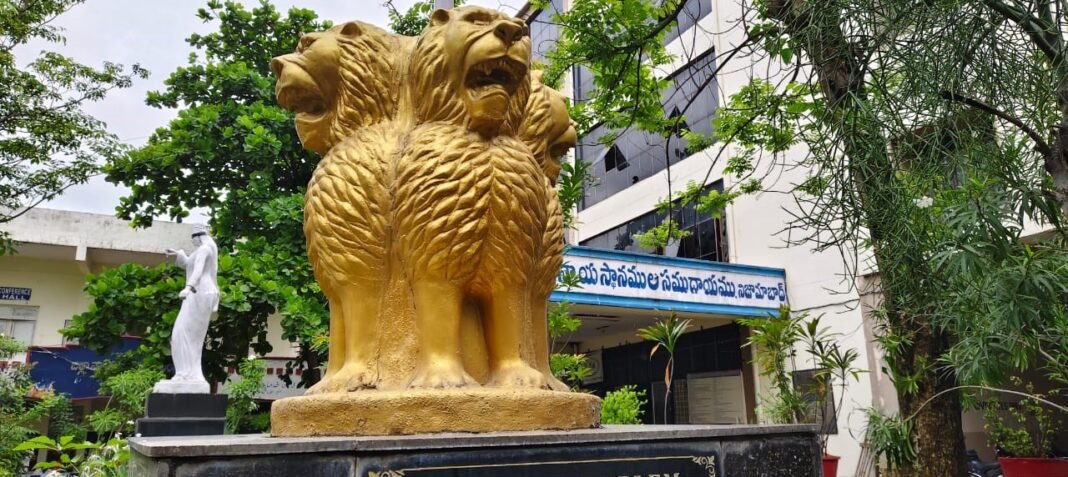 Seven years of rigorous imprisonment for a person who stripped a seven-year-old girl.