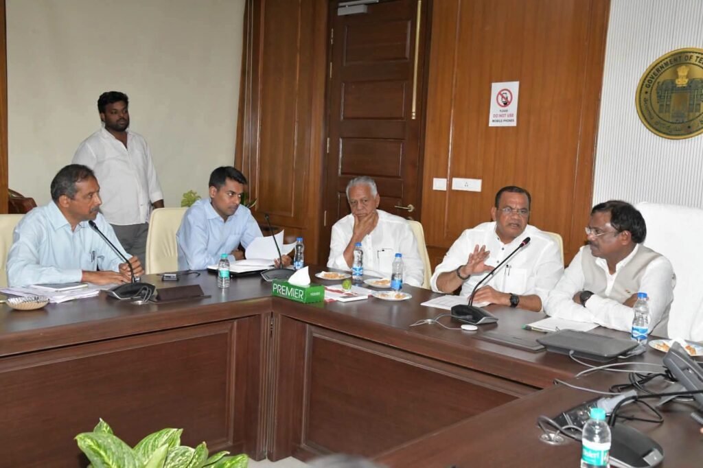 చిన్న కాంట్రాక్టర్లను వేధించొద్దు