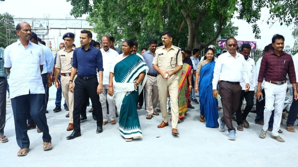 ముఖ్యమంత్రి పర్యటనకు మేడారం ముస్తాబు