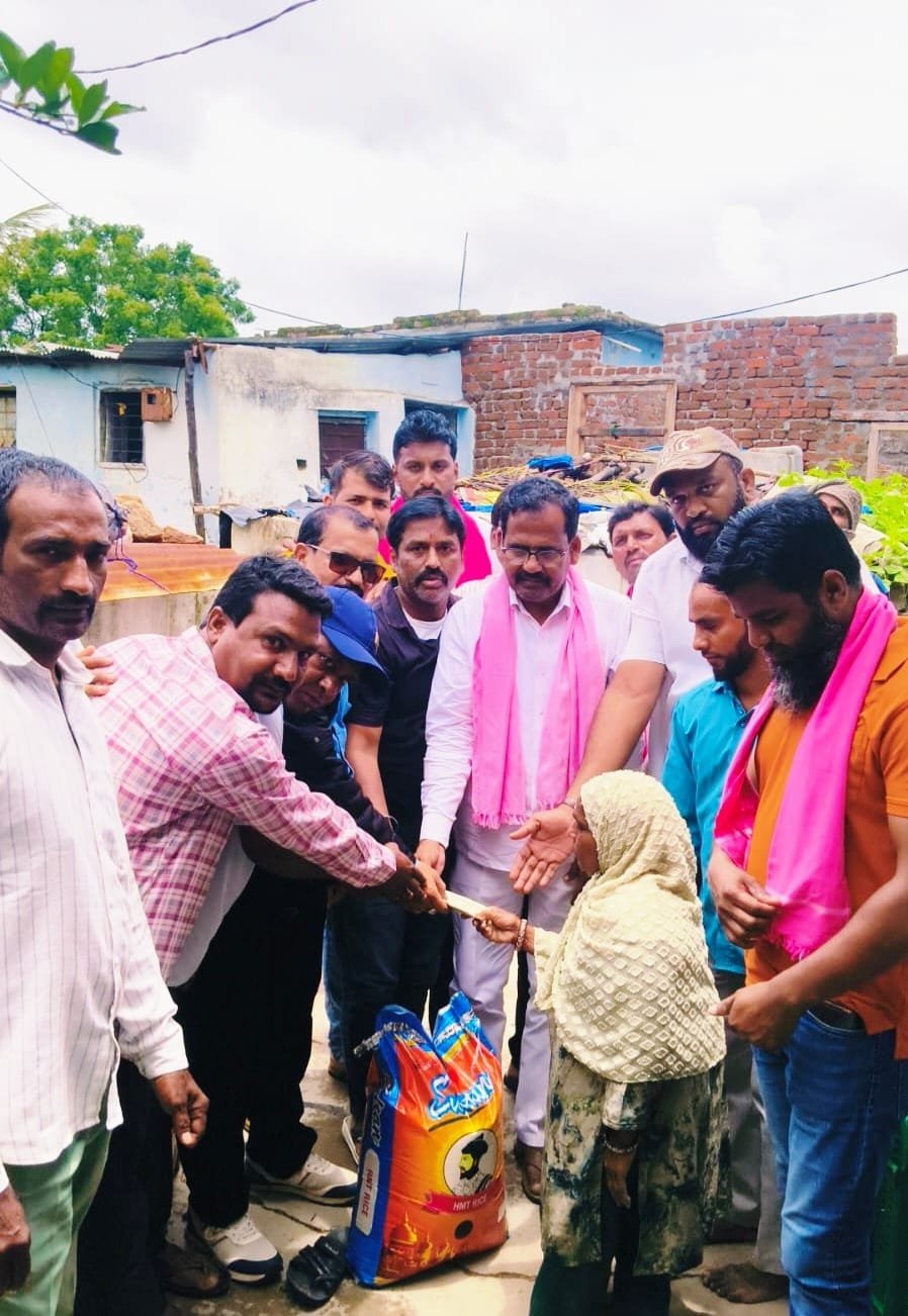 BRS leaders support poor family whose house collapsed
