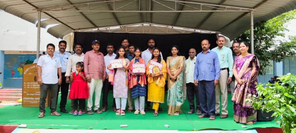 ప్రతిభావంతులకు తోడుగా ‘హెల్పింగ్ హాండ్స్’
