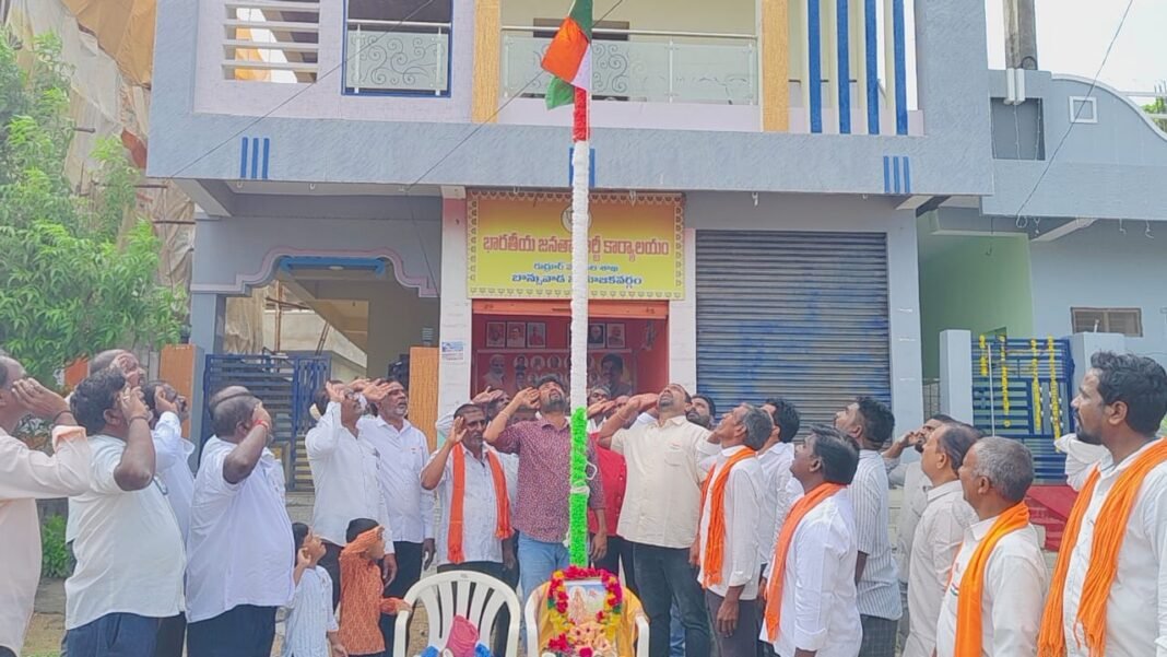 Independence Day celebrations held on a grand scale at the BJP party office.