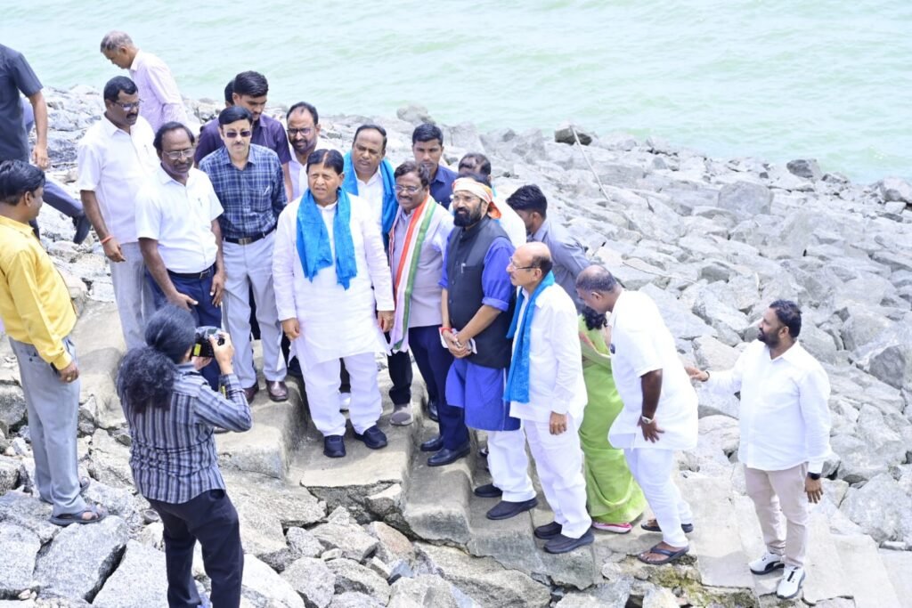 Ministers and MLAs visited SRSP.