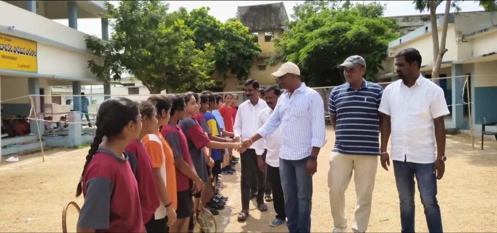 We must secure first place in state-level ball badminton.