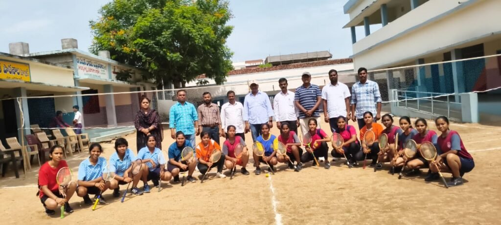రాష్ట్ర స్థాయి బాల్ బ్యాడ్మింటన్‌లో ప్రథమ స్థానం సాధించాలి