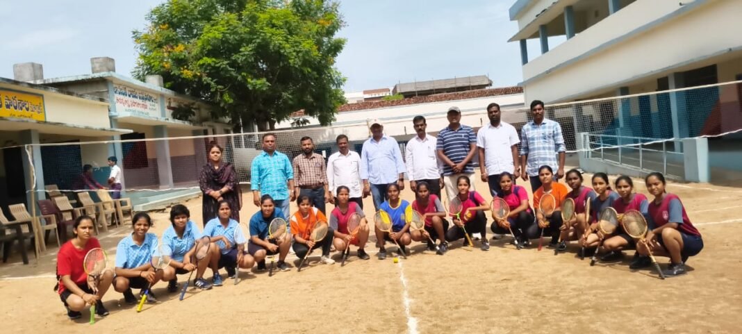 We must secure first place in state-level ball badminton.