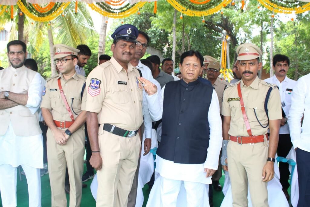 Service medals for police personnel who rendered outstanding service.