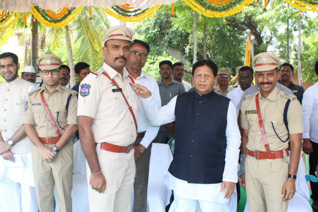 అత్యుత్తమ సేవలు అందించిన పోలీస్ సిబ్బందికి సేవా పథకాలు