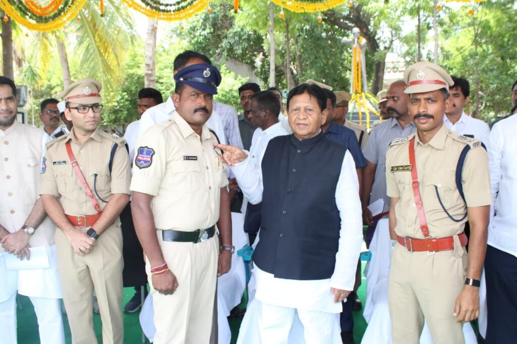 Service medals for police personnel who rendered outstanding service.