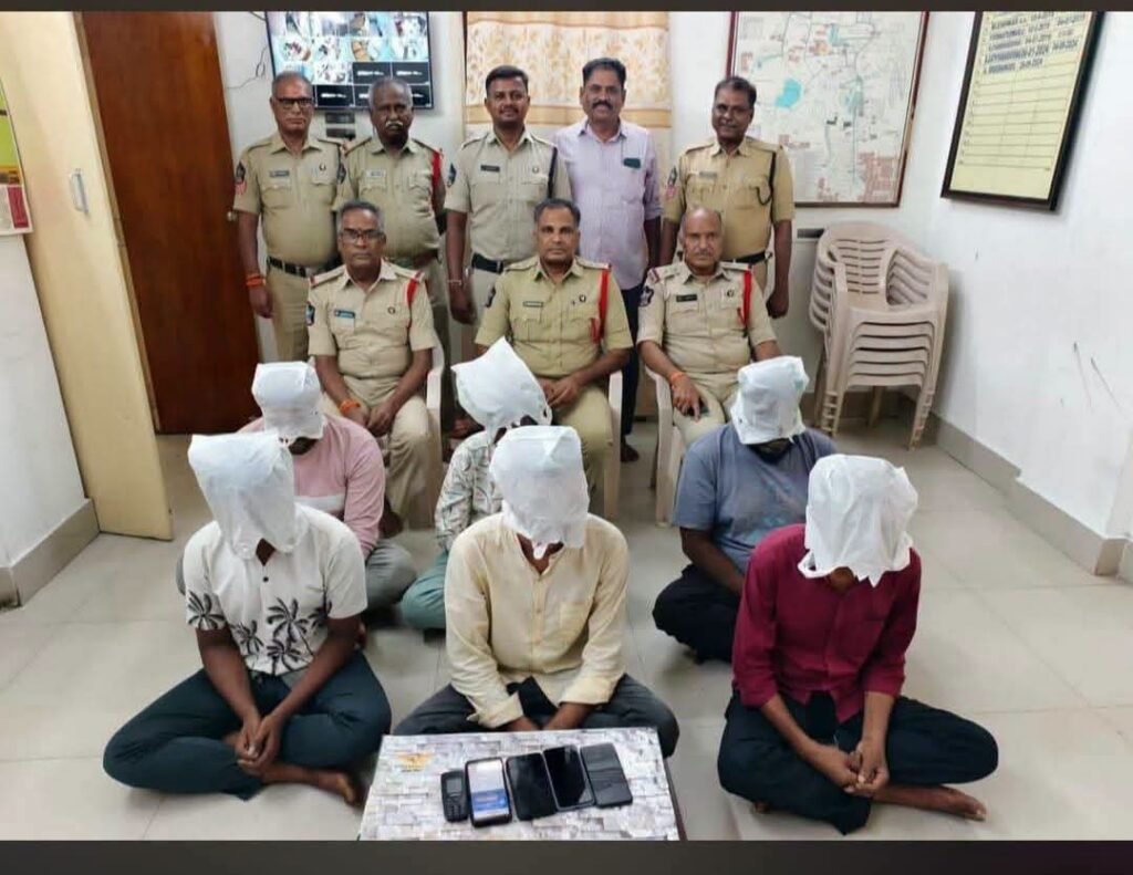 తిరుమలలో నకిలీ ఆధార్ కార్డులతో గదుల దందా