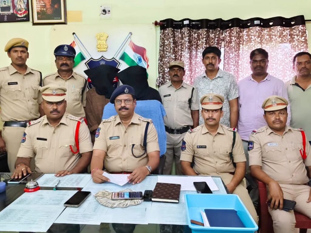 పోలీసుల పేరుతో సైబర్ మోసాలు