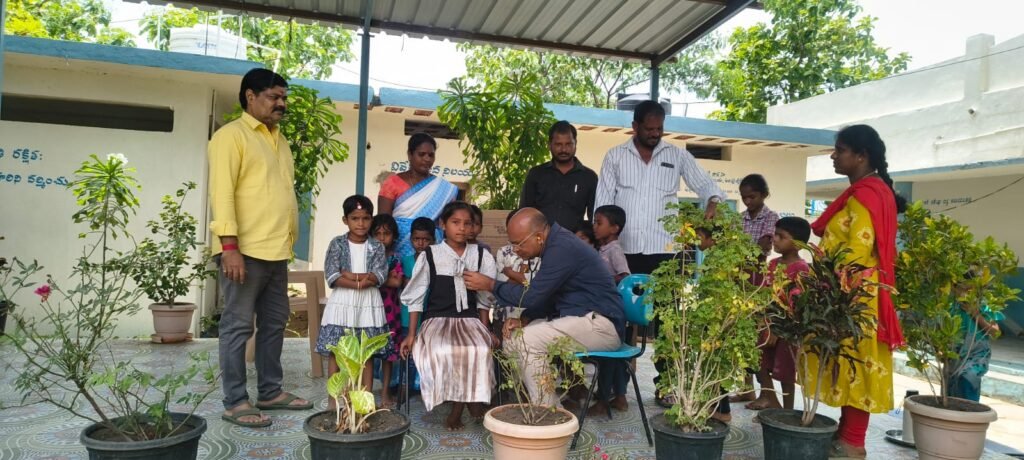 ప్రభుత్వ పాఠశాలలో ఉచిత వైద్య శిబిరం