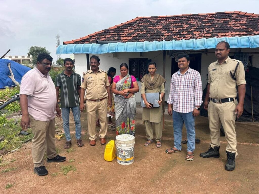 నాటుసారా స్థావరాలపై ఎక్సైజ్ అధికారుల దాడులు