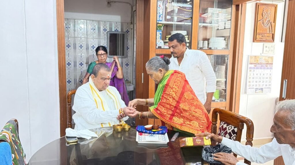 ఎమ్మెల్యే పోచారం లకు రాఖీ కట్టిన సోదరిమణి దొడ్ల సత్యవతి