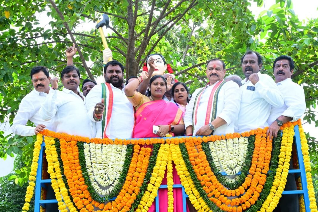 Mahesh Kumar Goud pays tribute to the statue of Chakali Ailamma