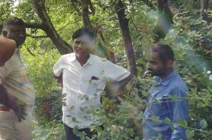 Commotion in Banswada following stone-pelting attacks on houses.