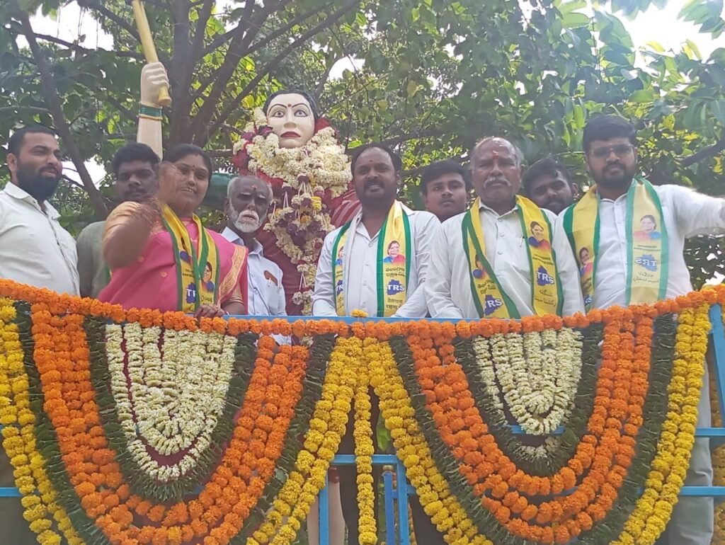 తెలంగాణ రక్షణ సేన ఆధ్వర్యంలో చాకలి ఐలమ్మ విగ్రహానికి నివాళ్ళు