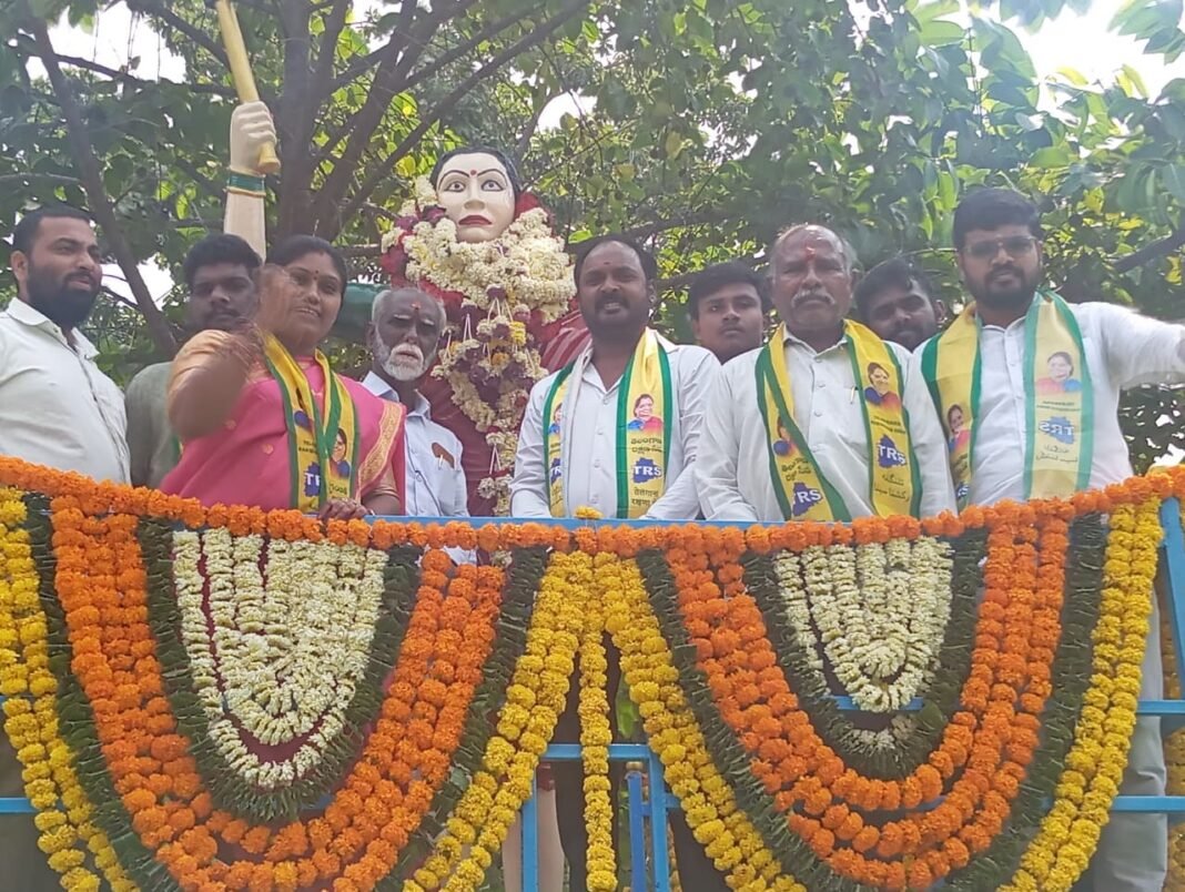 Tributes paid to the statue of Chakali Ailamma under the aegis of the Telangana Rakshana Sena.