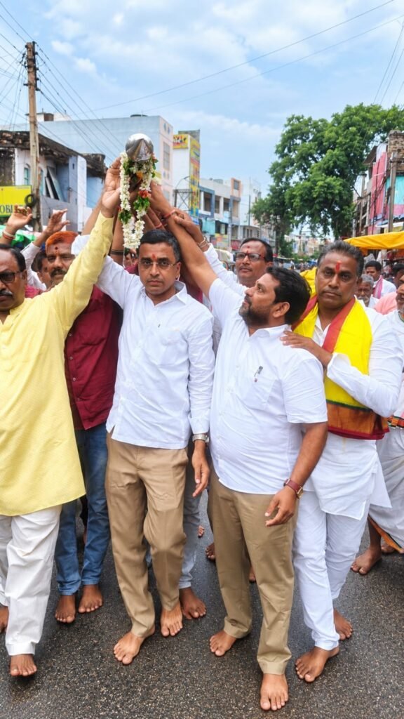 Flag worship ceremony begins at the Janda Mandiram