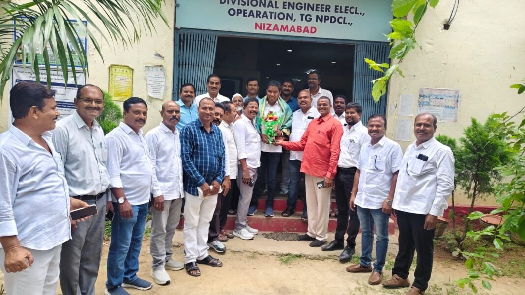 grand-felicitation-for-electricity-department-employees