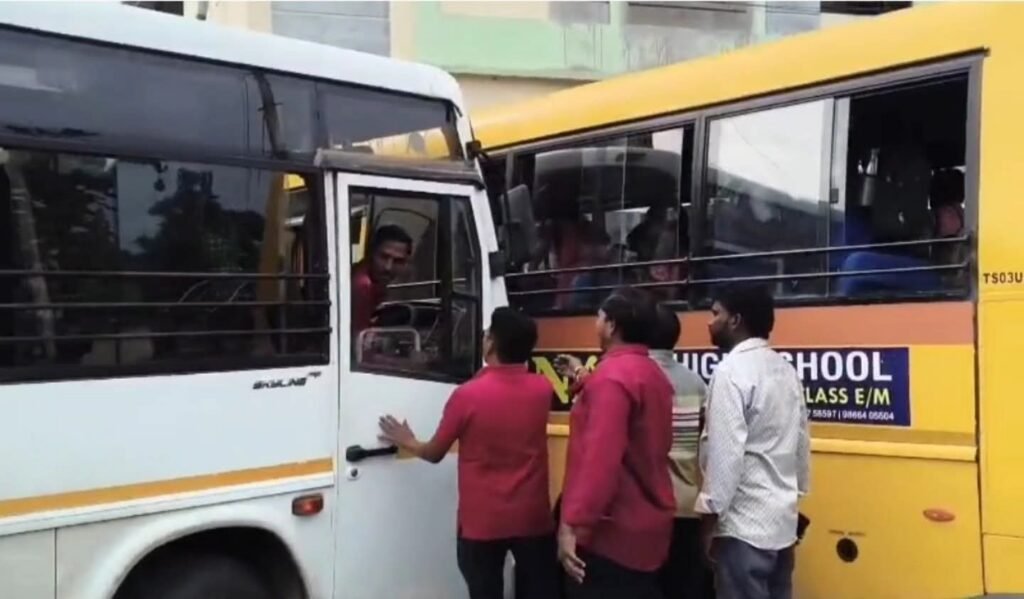 రెండు బస్సులు ఢీ . .  .  తప్పిన పెను ప్రమాదం