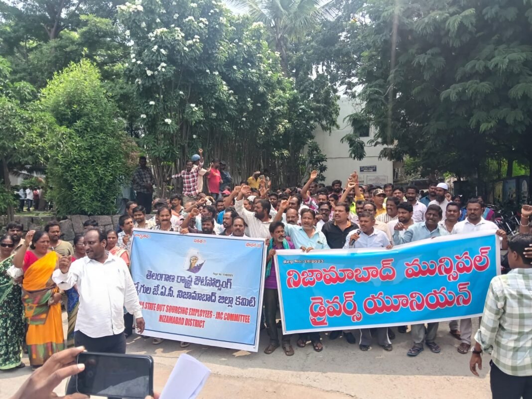 Municipal outsourcing workers stage a flash protest.