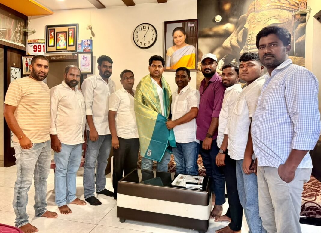 Society Chairman Maggari Hanmandlu felicitated the TRS party's Nizamabad district president.