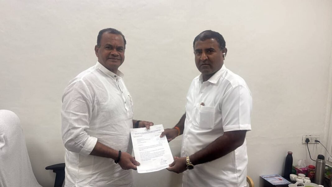 Sunil Reddy met Minister Komatireddy Venkat Reddy.