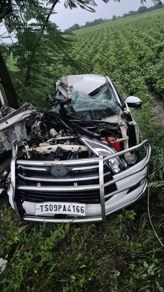 Police injured in road accident