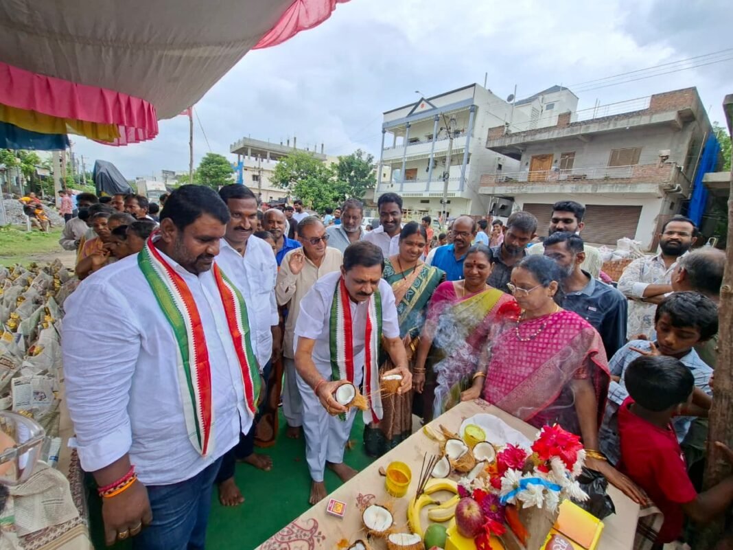 Distribution of eco-friendly Ganesha idols in the 37th Division.