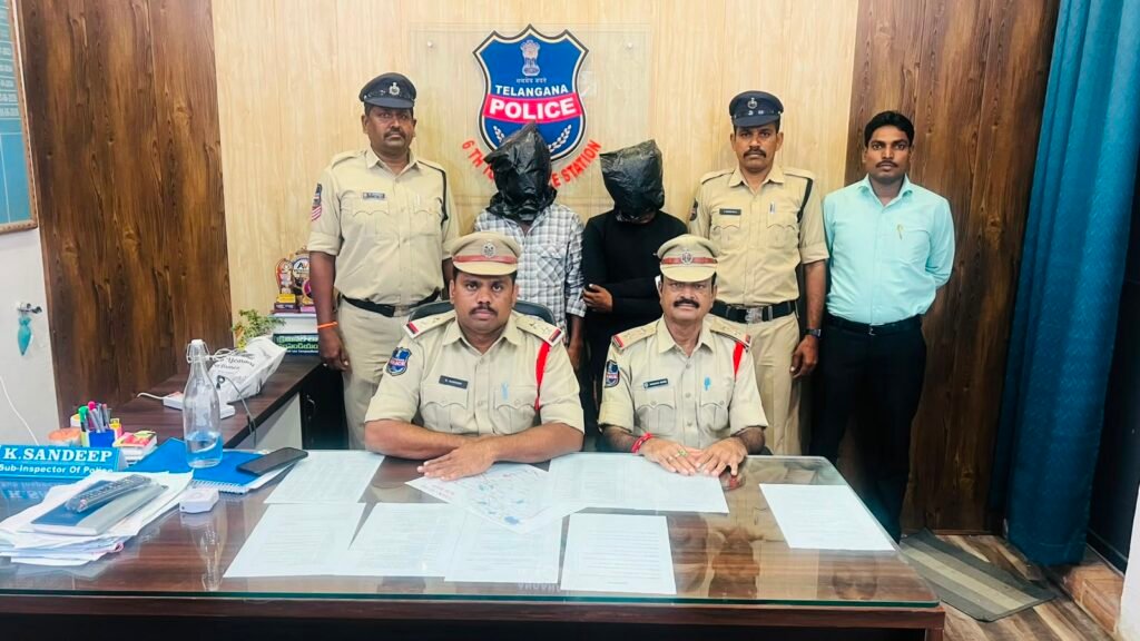 గంజాయి రవాణా చేస్తున్న ఇద్దరిని అరెస్టు చేసిన పోలీసులు