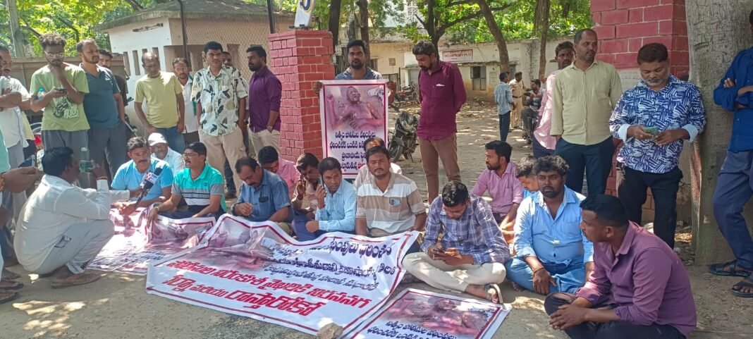 Hotel operator attempts suicide on police station premises