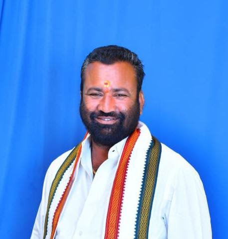 Burra Nara Goud as Lingampet Society Chairman