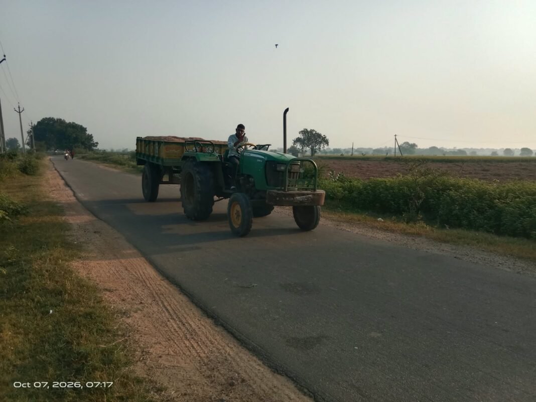 Illegal sand mining in the Manjira river at Thaggelli